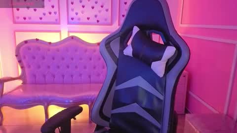 Snapshot of ailen_t_ chatting on September 20, 2:34 am ailen online show from September 20, 2:34 am