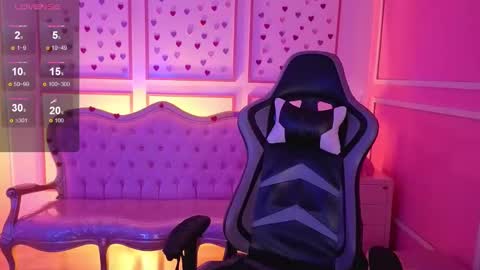 Snapshot of ailen_t_ chatting on September 25, 2:37 am ailen online show from September 25, 2:37 am