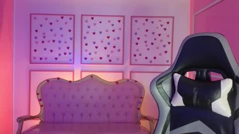 Snapshot of ailen_t_ chatting on October 1, 2:06 am ailen online show from October 1, 2:06 am