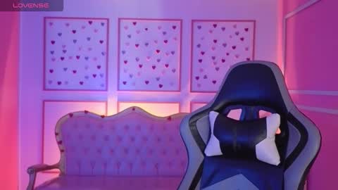 Snapshot of ailen_t_ chatting on October 9, 2:53 am ailen online show from October 9, 2:53 am