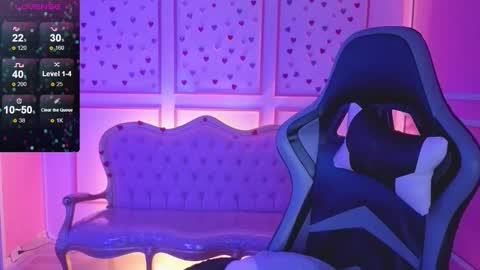 Snapshot of ailen_t_ chatting on October 14, 2:34 am ailen online show from October 14, 2:34 am