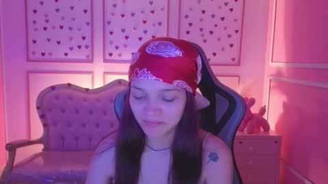 Snapshot of ailen_t_ chatting on October 15, 2:44 am ailen online show from October 15, 2:44 am