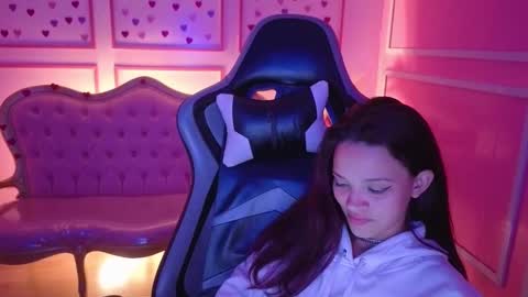 Snapshot of ailen_t_ chatting on October 16, 10:27 am ailen online show from October 16, 10:27 am