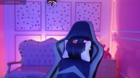 Snapshot of ailen_t_ chatting on October 19, 2:45 am ailen online show from October 19, 2:45 am