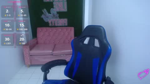 Snapshot of ailen_t_ chatting on October 24, 8:49 pm ailen online show from October 24, 8:49 pm