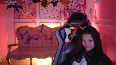 Snapshot of ailen_t_ chatting on October 27, 2:15 am ailen online show from October 27, 2:15 am