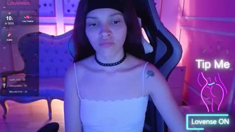 Snapshot of ailen_t_ chatting on November 5, 2:33 am ailen online show from November 5, 2:33 am