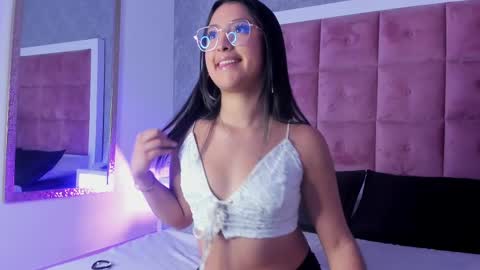 Snapshot of ailenaranda chatting on October 21, 3:57 pm Ailen online show from October 21, 3:57 pm