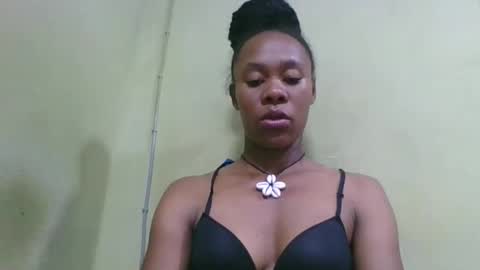 Snapshot of aimee982179 chatting on April 21, 2:51 am aimee982179 online show from April 21, 2:51 am