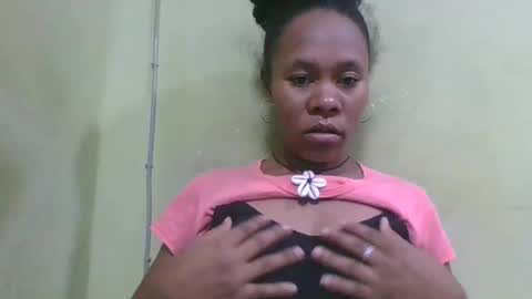 Snapshot of aimee982179 chatting on May 18, 2:18 am aimee982179 online show from May 18, 2:18 am