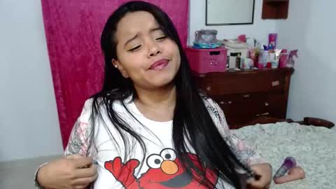 Snapshot of ainara__stone chatting on December 31, 5:44 am AINARA LIZ online show from December 31, 5:44 am