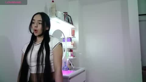 Snapshot of aineangeel chatting on June 11, 12:43 am AINE online show from June 11, 12:43 am