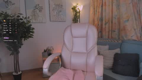 Snapshot of aisha_bx chatting on April 13, 12:21 pm Aisha online show from April 13, 12:21 pm