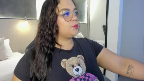 Snapshot of aisha_hart_ chatting on April 1, 2:23 am A I S H A online show from April 1, 2:23 am