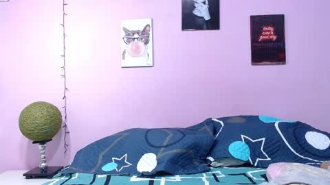 Snapshot of aisha_laurent chatting on April 6, 12:39 pm aisha laurent online show from April 6, 12:39 pm