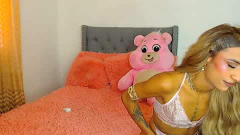 Snapshot of aisha_sex222 chatting on September 20, 5:25 pm aisha_sex222 online show from September 20, 5:25 pm