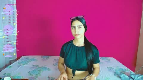 aisha_stacey0410 online show from December 6, 4:25 am