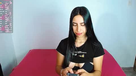 aisha_stacey0410 online show from October 6, 3:31 pm