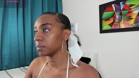 Aisha online show from January 9, 12:30 pm