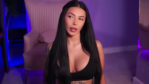 Snapshot of aishaadevoe chatting on September 28, 4:01 pm Maddy online show from September 28, 4:01 pm