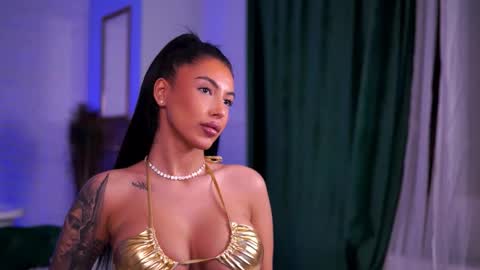 Snapshot of aishaadevoe chatting on December 14, 7:51 pm Maddy online show from December 14, 7:51 pm