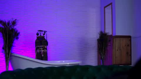 Snapshot of aishaadevoe chatting on January 12, 8:25 pm Maddy online show from January 12, 8:25 pm