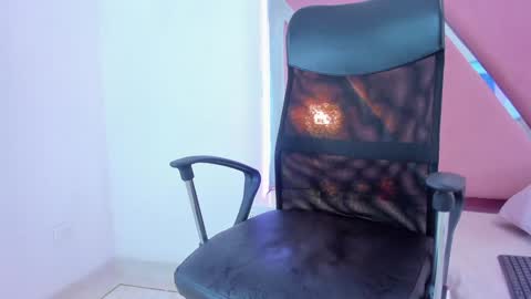Snapshot of aisharodgers00 chatting on December 12, 8:43 pm Aisha Rodgers online show from December 12, 8:43 pm