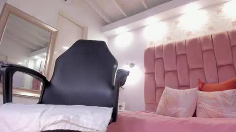 aisha online show from October 14, 8:31 pm