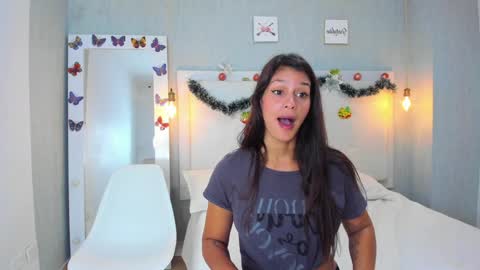 Snapshot of aishawild chatting on December 10, 1:44 pm aishawild online show from December 10, 1:44 pm