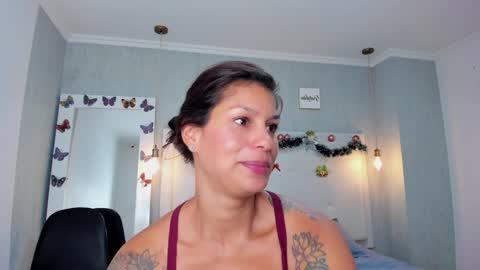 Snapshot of aishawild chatting on December 16, 3:32 pm aishawild online show from December 16, 3:32 pm