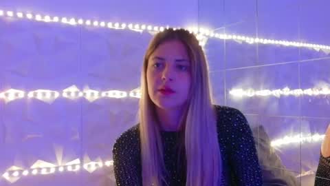 Aisha online show from October 3, 5:15 am