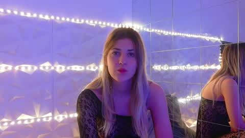 Aisha online show from October 31, 6:03 am