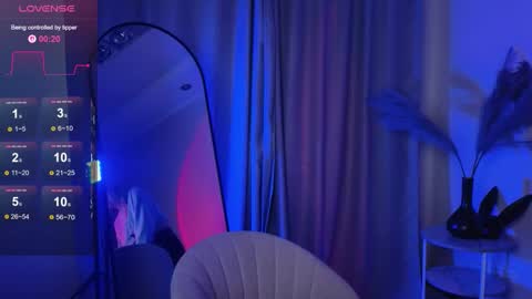 Snapshot of aishiro chatting on September 11, 12:49 pm aishiro online show from September 11, 12:49 pm