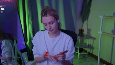 Snapshot of aishiro chatting on November 28, 9:12 am aishiro online show from November 28, 9:12 am