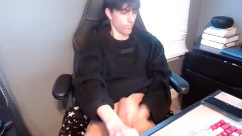 Snapshot of aittamz chatting on December 16, 6:27 pm matt online show from December 16, 6:27 pm