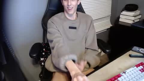 Snapshot of aittamz chatting on December 18, 6:43 am matt online show from December 18, 6:43 am