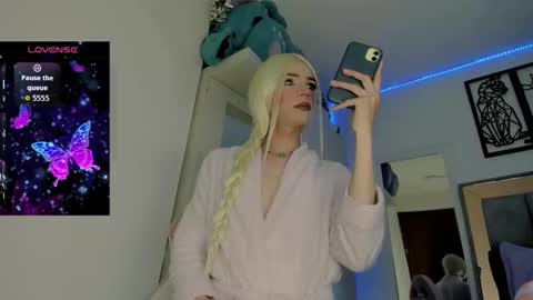 aiunii online show from December 15, 12:15 am