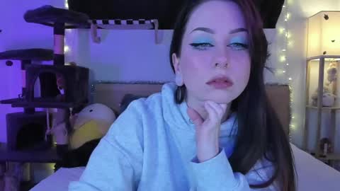 Snapshot of aivie chatting on April 16, 4:24 am Aivie Pink online show from April 16, 4:24 am