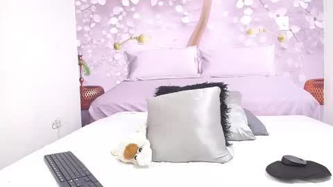 Snapshot of aixa_06 chatting on March 9, 8:24 pm AIXA online show from March 9, 8:24 pm