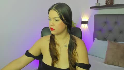 Snapshot of aixa_bridge chatting on April 1, 3:07 am A I X A online show from April 1, 3:07 am