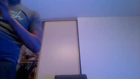 Snapshot of aj297914 chatting on January 19, 12:14 am aj297914 online show from January 19, 12:14 am