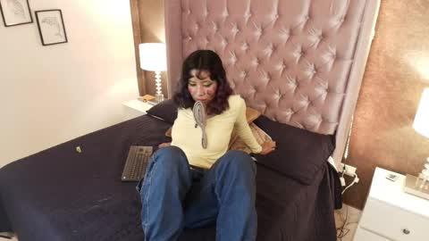 Snapshot of akane_uwu chatting on February 25, 7:47 pm A K A N E U W U online show from February 25, 7:47 pm