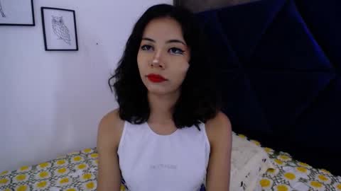 A K A N E  U W U online show from October 8, 4:04 pm