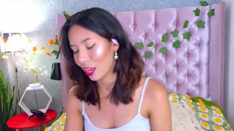 A K A N E  U W U online show from November 20, 5:12 pm