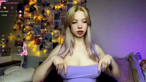 Akari online show from February 12, 6:03 pm