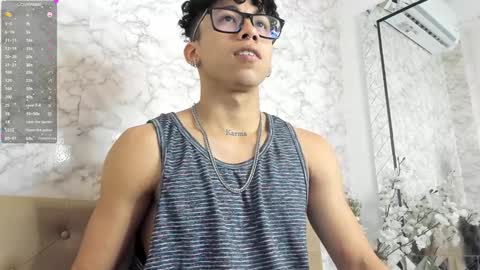 akazaboy online show from December 12, 4:48 am