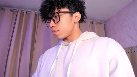 akazaboy online show from January 9, 4:48 am