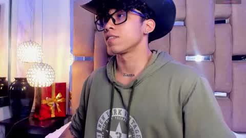 akazaboy online show from February 25, 4:55 am