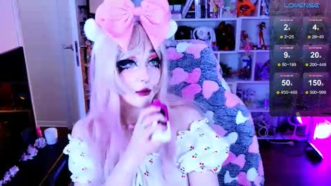 Snapshot of aki__ra chatting on February 26, 12:09 am Aki online show from February 26, 12:09 am