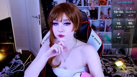 Snapshot of aki__ra chatting on March 18, 12:03 am Aki online show from March 18, 12:03 am